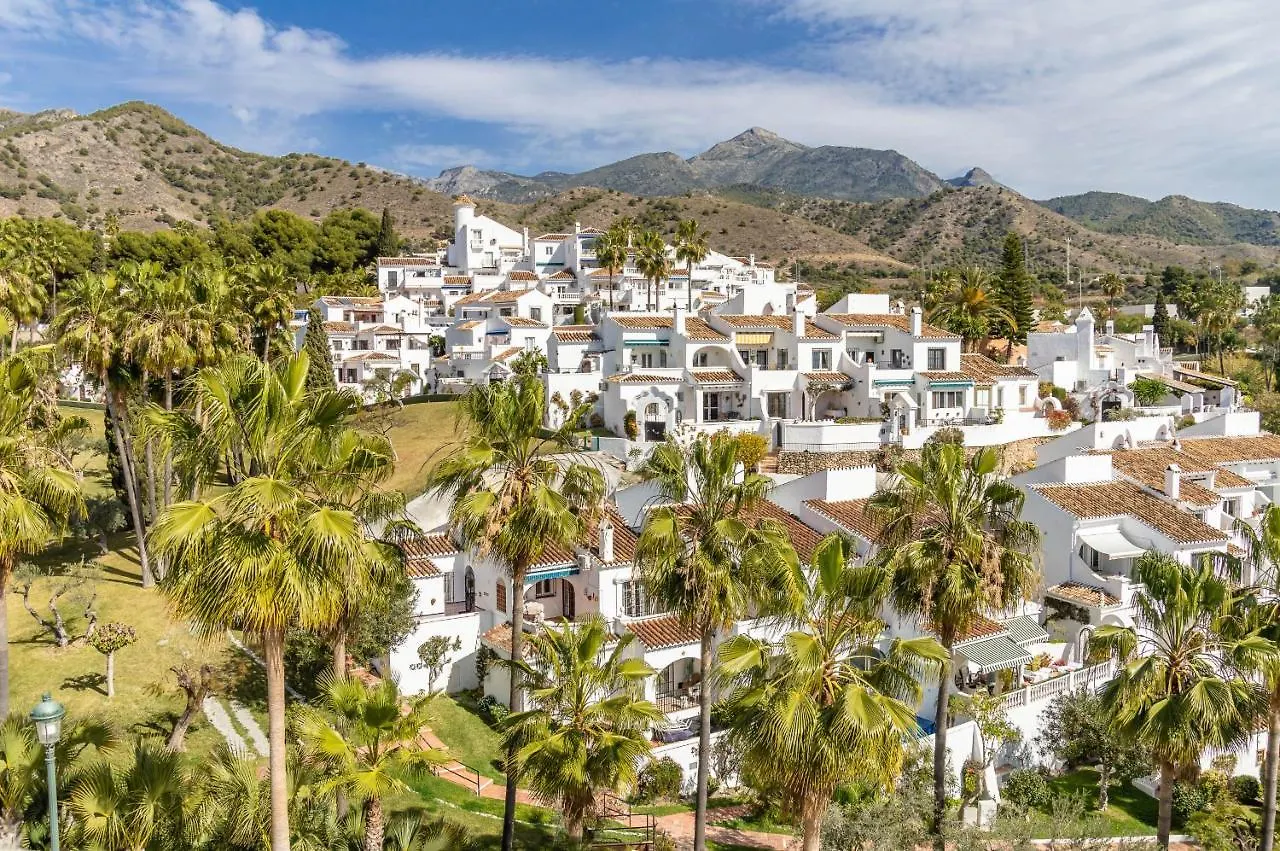 Las Palmas 4B Oasis Properties ネルハ アパート